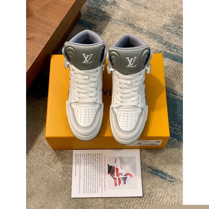 l**is V*t*n sneakers